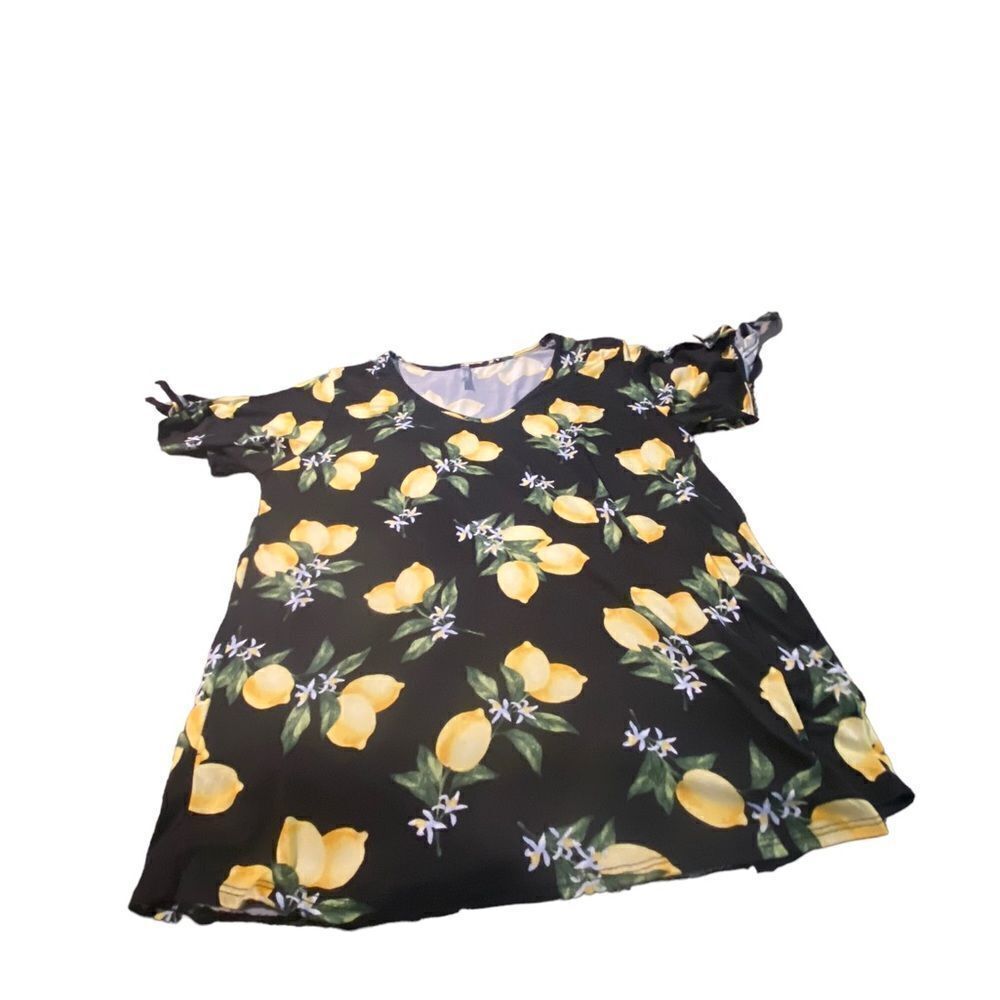 Acting Pro size xL beautiful v necked lemon top excellent condition